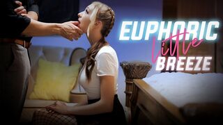 Cuki tinédzser Breezy Bri kinky hangulatban csábítja a nevelő atyja barátját tetszetős alsóruhában