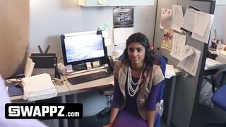 Az irodába visszük a mostohalányainkat és gyorsan szexuálissá válik minden!