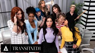 Forró travi főnök Jade Venus és Jane Wilde szeretkeznek az irodai csapat szeme láttára