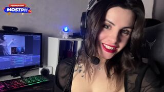 Forró orosz maszti gigantikus mellekkel és műfaszos popóban