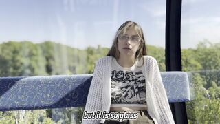 A kerékfesztiválon cidázni akart, de megdugták és az arcára spricceltek