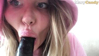 Mary candy április elseji álma: nagyméretű fekete farkas vágya, de csak ez járja