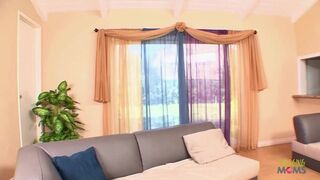 Ellenállhatatlan alexia nicole interjút ad, mielőtt farkára ugrana és cum-mal borítanák be