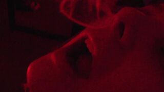 Az amatőr csaj megkötözve és keményen megdugva