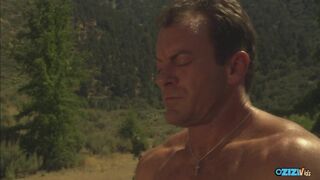 A kúrás lovaglása megvadítja a gigantikus tőgyes brúnét, megállnak fordított cowgirlért és arcra permézve