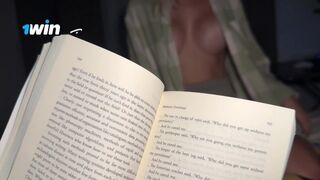 Nevelő hugom csábított el olvasás közben – ízletes közeli dörzsölés a bazinagy fenekű tinitől