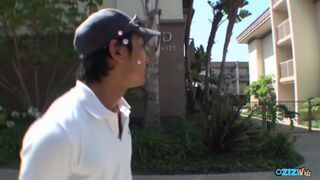 Szöszi méz megismerkedik a műfarokkal kettő ázsiai pali előtt