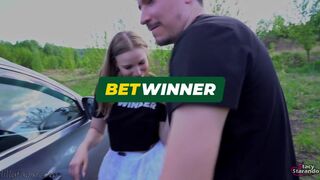 Pimasz nevelő nővér lebukik, miközben kiszökik – vad baszás az erdőben