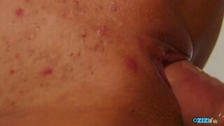 Termetes fenekű vörös fiatal ugrál hardcore fészen mélytorok cumizás után