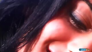 Doggy hajón taszítja a világos szőke kicsike csöcsű milf-et a perem szélére