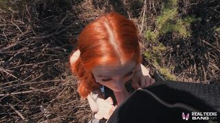 Szívdöglesztő vörös tinédzser Madi Collins kibelezi a puncáját és keményen megdugja a gigászi fallosza