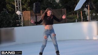 Jessie Wylde lenyomozza a nyilvános orál művészetét