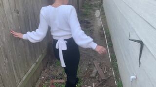 Diosaera kinti pisilése végződik elképesztő szopással a szabadban