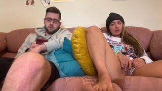 Nevelő apukám rajtakap, ahogy magamhoz nyúlok, és segít spriccelni!