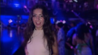 Szarvas szuka egyezett meg a klub wc-jében történő vad dugásba