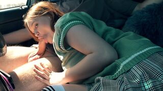 Sulis nőci autóban nyilvános szopással csábít hazavitelre