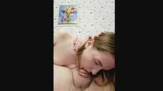 Mély pippantás könnyekig, szájba spriccelés a forró fiatal szájába