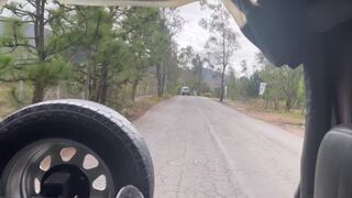 Adrenalinlöket után vad lezbi együttlét a szabadban