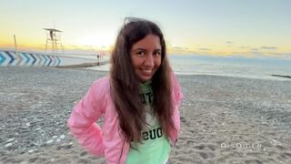 Utcai szépség leszopja le a farkam és megdugjuk a szaftos zuhanyban