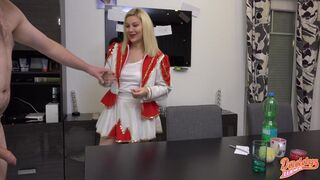 Daddys luder keményen megbassza és telelövi a pináját