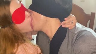 Forró csókolózós órák a bombázó nevelő nővéremmel