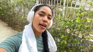 Az edzőteremben megismert pasas megbassza szűk puncimat és telelövi - amatőr pár