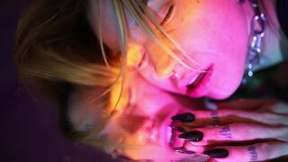 Lövellés és tükrök - házibuli őrült dugássá válik