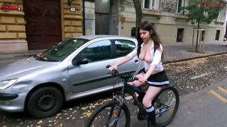 Villantom a puncimat és a cicimet, miközben biciklizek budapest utcáin - Dollscult