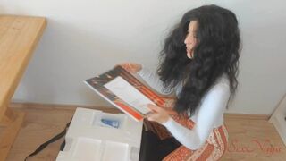 Bármit megtesz a tantaly tanácsadó, hogy eladjon egy szexjátékot