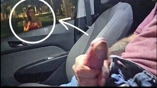 Mutattam a faszomat egy szenvedélyes ismeretlen nőnek a buszmegállóban nyilvánosan!