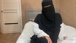 Szexi arab milf kéjsóvár utasításokat ad nevelő fiának