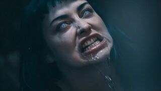 Bájos Kék Hajú Punk Szuka Átváltozása - Jewelz Blu a Parasited Csatornán Vadul Mag Numb-bal
