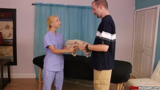 Világos Szőke tinédzser kíméletlen boldog befejezést kínál ügyfelének a Nookiesnál