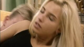 Timea Margot hatalmas hímvesszőt kap a retro Lover's Lane legelső epizódjában