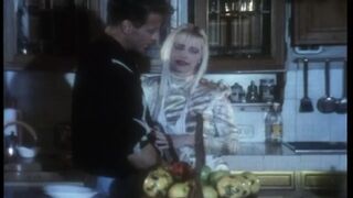 Rocco Siffredi és Roberto Malone pippantás jelenete a Carcere amori bestiali második epizódjában retro amatőr stílusban